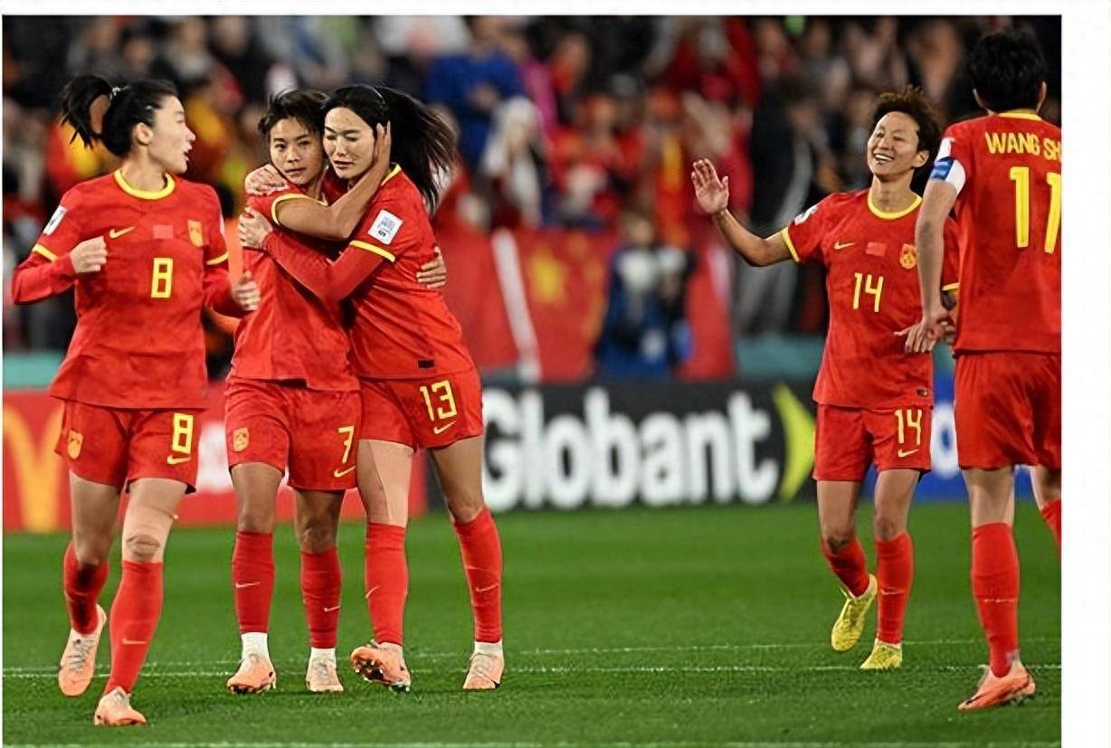 荷兰女足展现出色表现，轻松晋级八强