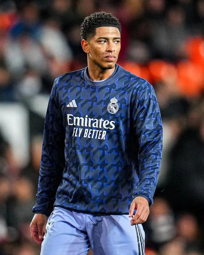 包含皇家马德里门将神勇扑救，力保不失球门的词条