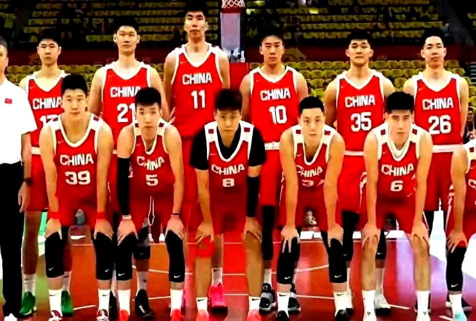 关于战术碰撞，实力对比，亚洲杯赛场竞争激烈的信息