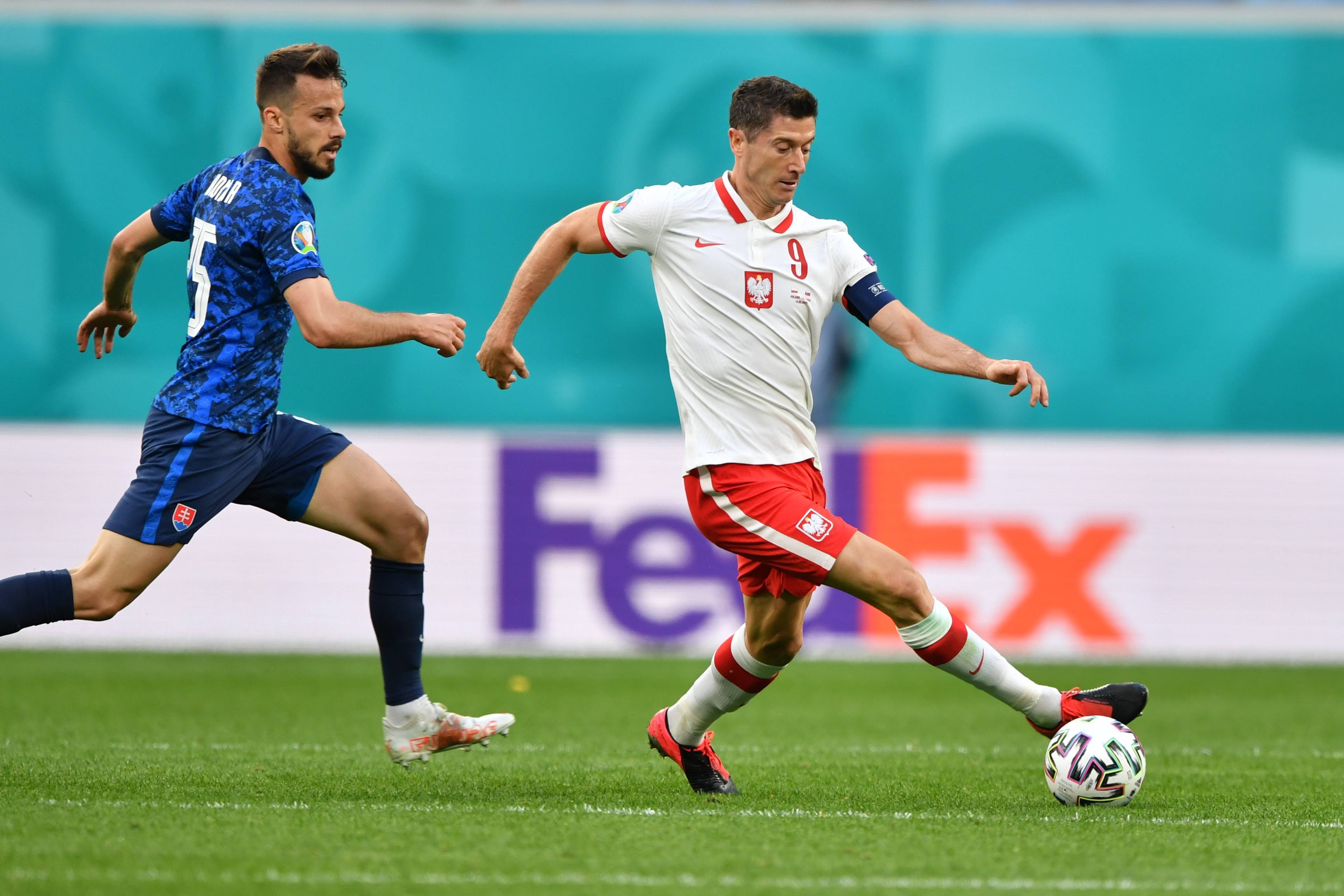 一场竞技激烈的足球大战,看谁能在关键时刻出彩!的简单介绍 一场竞技激烈的足球大战,看谁能在关键时刻出彩!的简单介绍