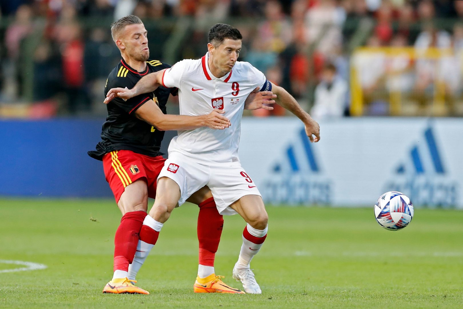 三亿体育体育app下载地址-荷兰狭胜比利时，锁定欧国联半决赛席位的简单介绍