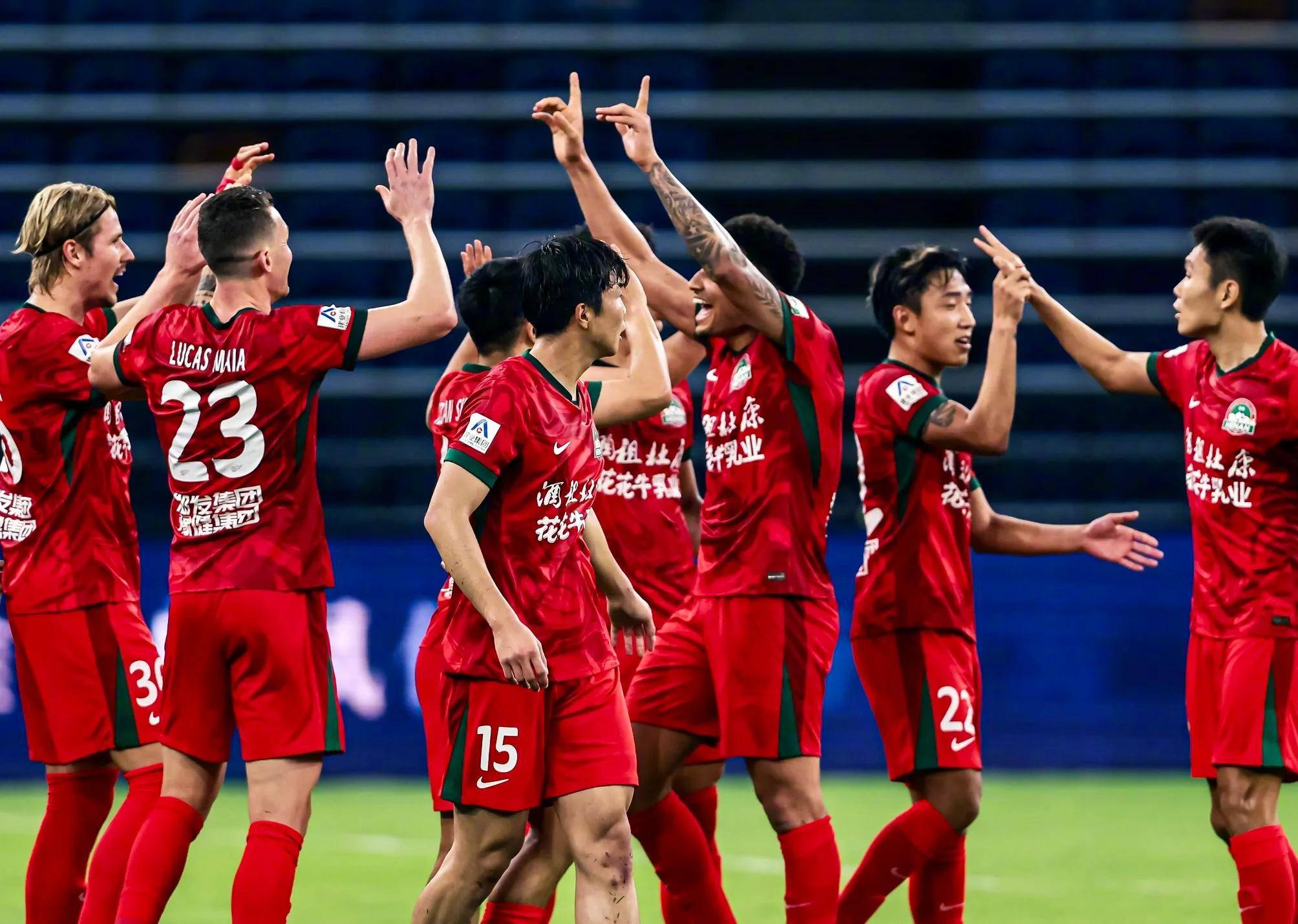 三亿体育体育app下载-上海上港主场胜利，晋级中超季后赛的简单介绍